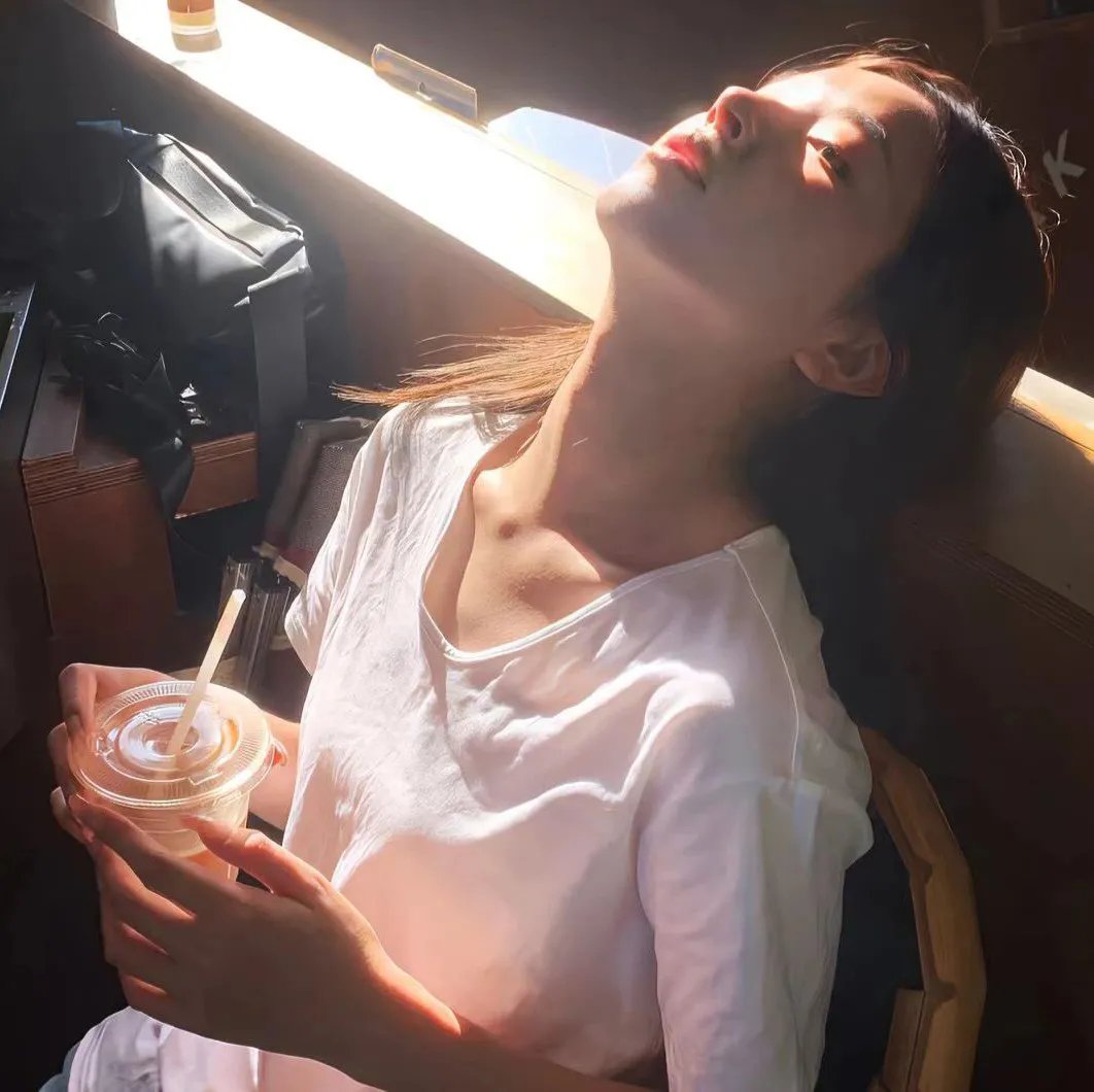 尼古丁公主; 或者,烟仙子